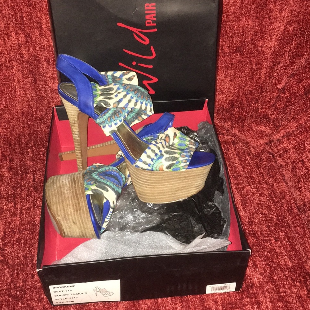 Pretty multi colored heel